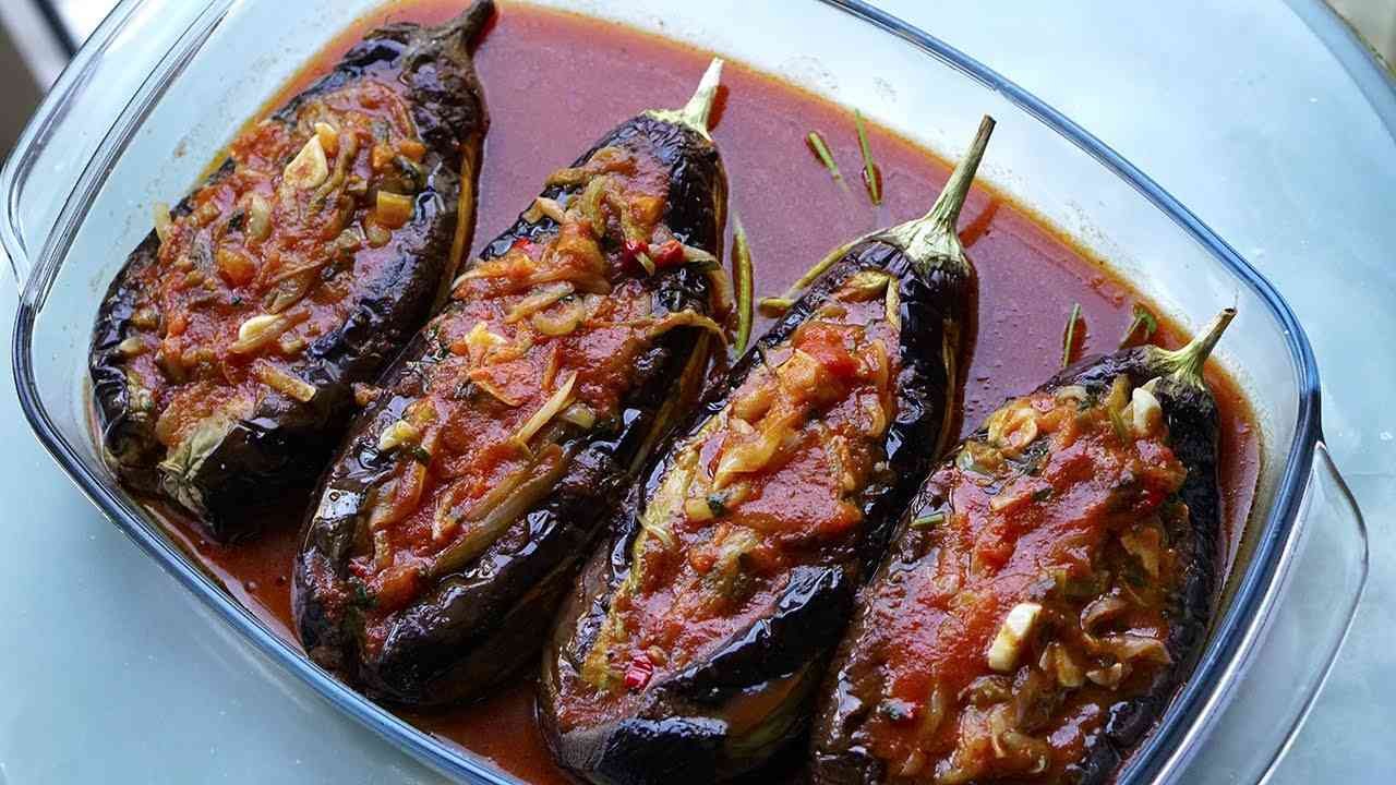 İmam Bayıldı (Turkish Stuffed Eggplant) - Middle Eastern Recipes